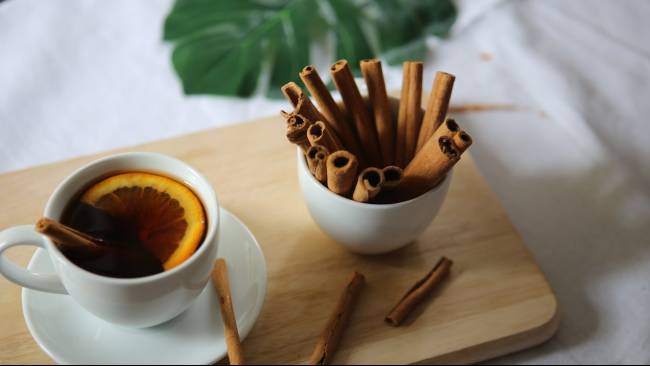 Cek Ada 4 Manfaat Minum Rebusan Kayu Manis dan Madu Secara Rutin, Apa Saja?